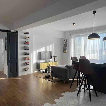 Modern 2-Bedroom Apartment In New Residence Craiova Eksteriør billede