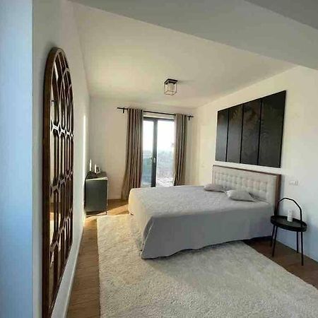 Modern 2-Bedroom Apartment In New Residence Craiova Eksteriør billede