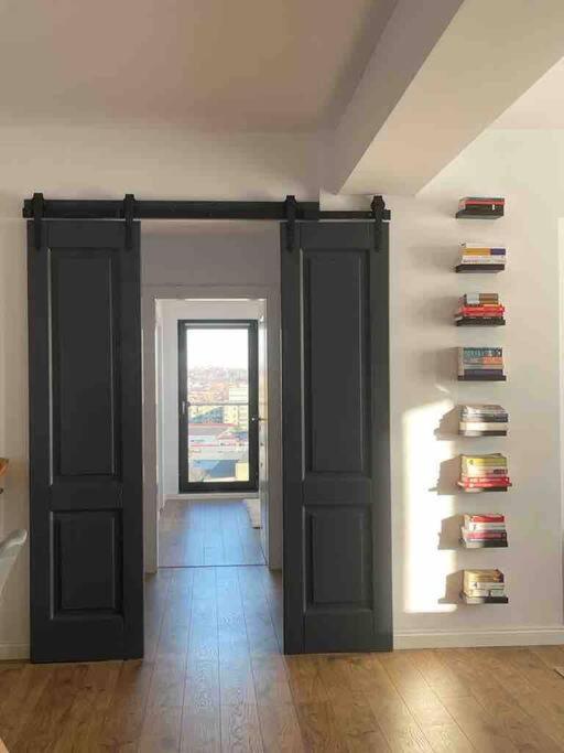 Modern 2-Bedroom Apartment In New Residence Craiova Eksteriør billede