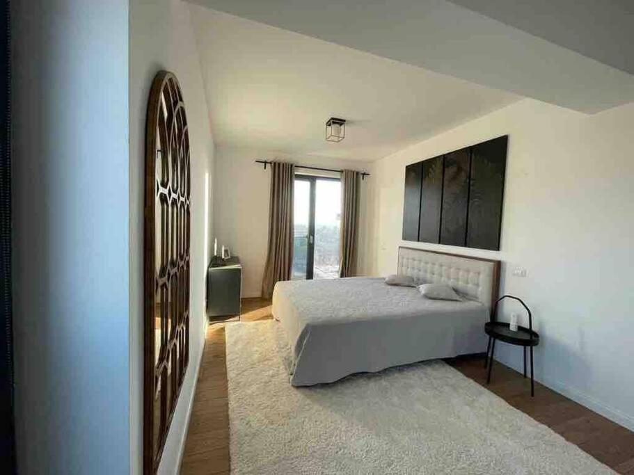 Modern 2-Bedroom Apartment In New Residence Craiova Eksteriør billede